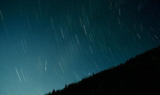 今天晚上的流星雨大概会在几点出现呀 今天晚上流星雨